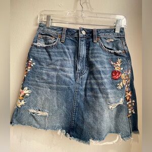 Abercrombie & Fitch Blue Denim Skirt with Floral Embroidery Size 25